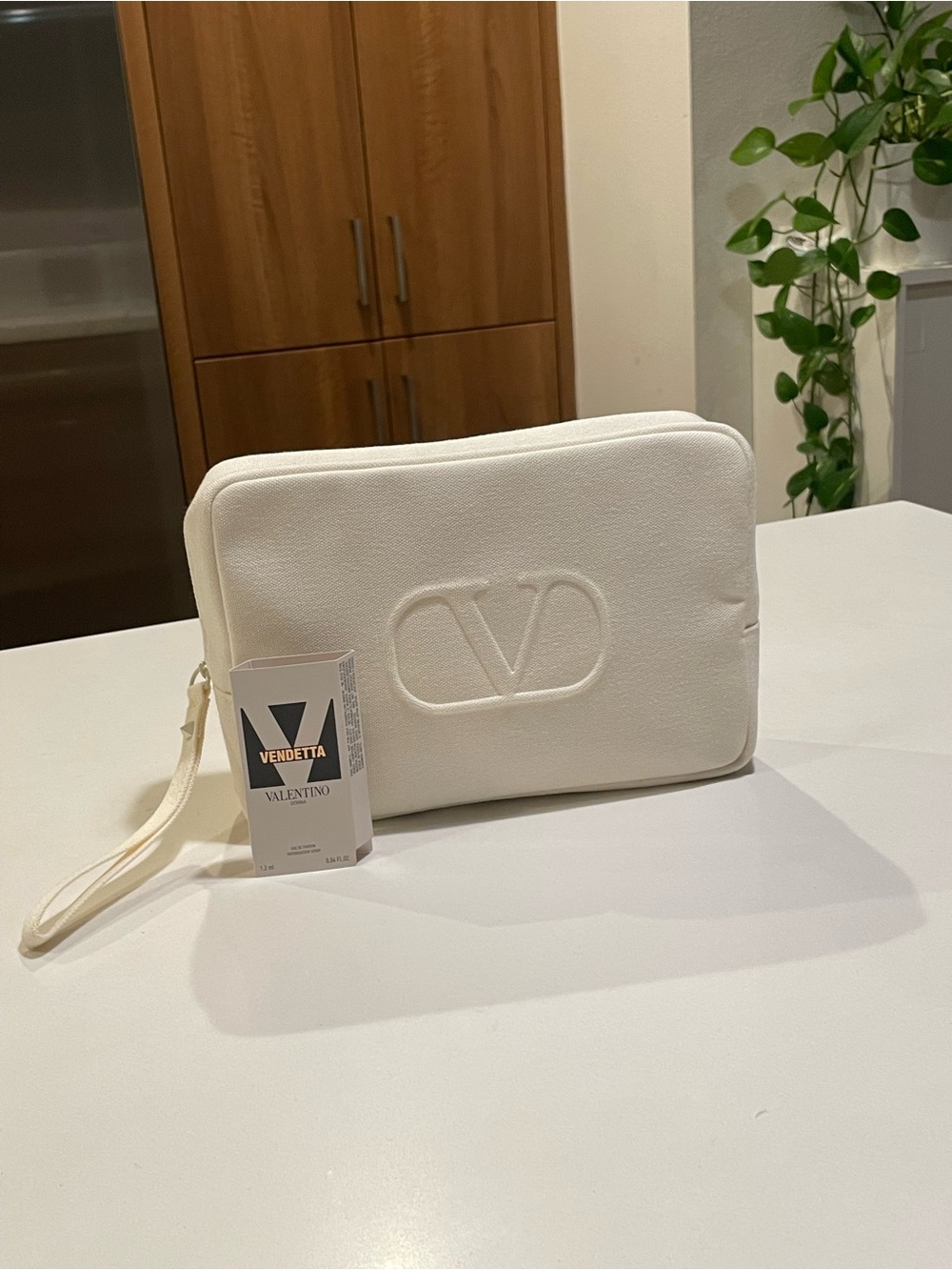 V a l e n t i n o Beauty Cream Embossed V Logo Cosmetic Pouch